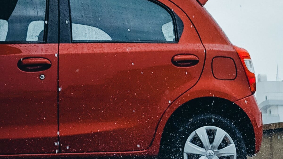 voiture sous la pluie